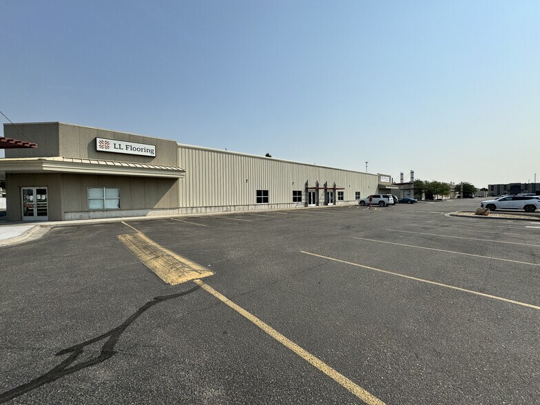 More Photos Of 1572 N 25th E, Ammon General Retail For Lease