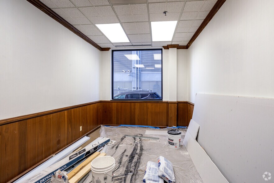 More Photos Of 428 E 4th St, Charlotte Office For Sale