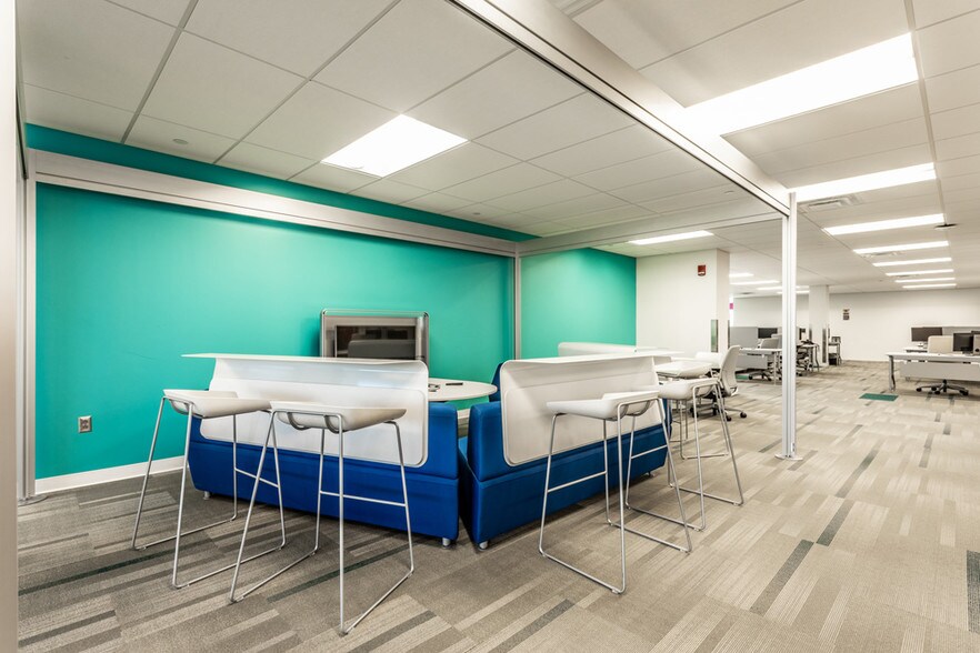 More Photos Of 4030 Vincennes Rd, Indianapolis Office For Lease