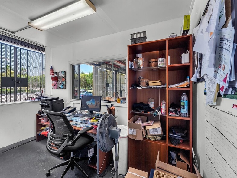 More Photos Of 8299 NW 30th Ter, Doral Warehouse For Lease