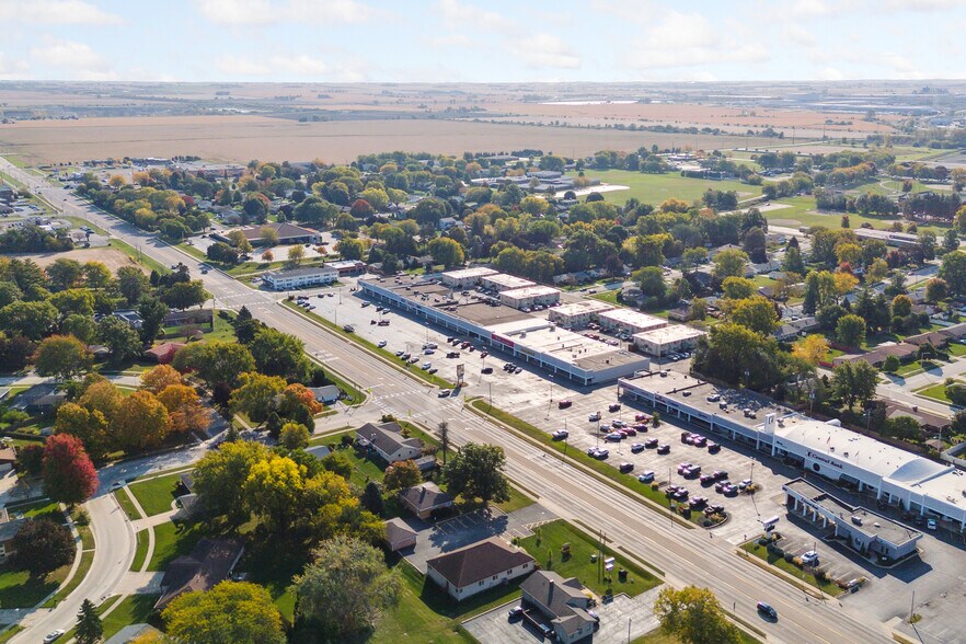 More Photos Of 120-150 May Mart Dr, Rochelle Unknown For Lease