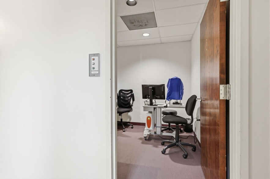 More Photos Of 1568 Woodbourne Rd, Levittown Office For Sale