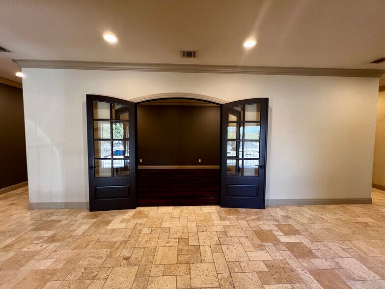 More Photos Of 11818 Warfield St, San Antonio Service For Lease