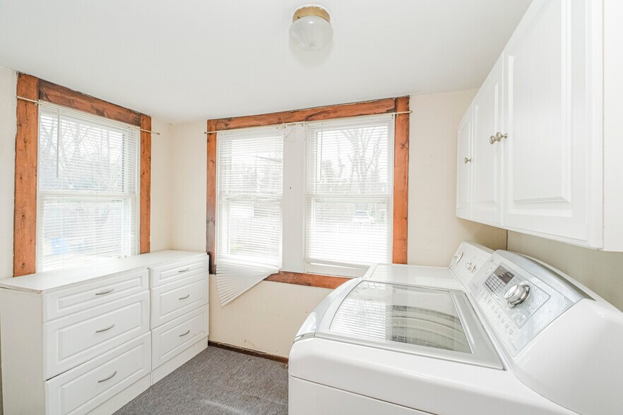 More Photos Of 20 N Main St, Marlboro Office For Sale