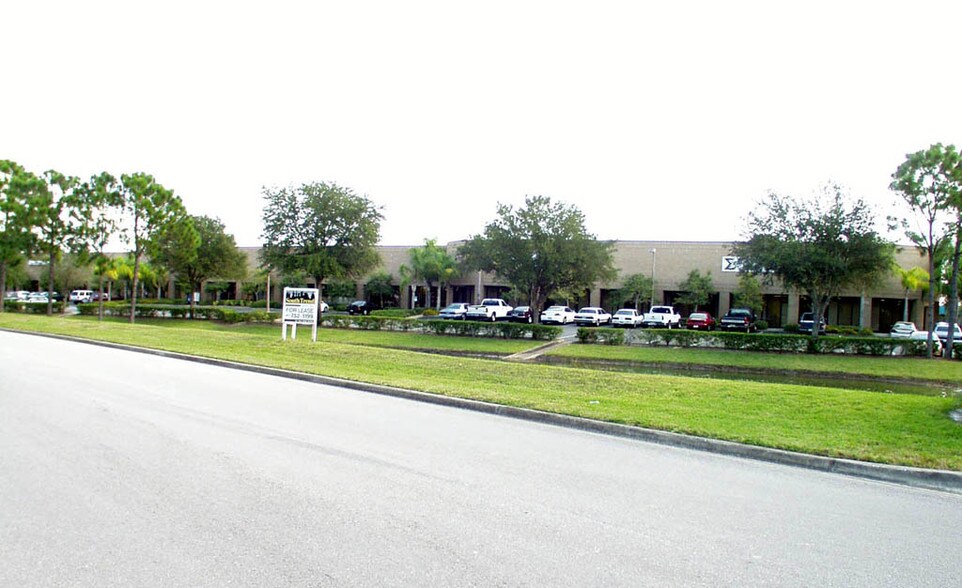 More Photos Of 751 North Dr, Melbourne Flex For Lease