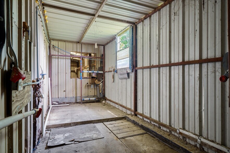 More Photos Of 7439 FM 314, Ben Wheeler Industrial For Sale