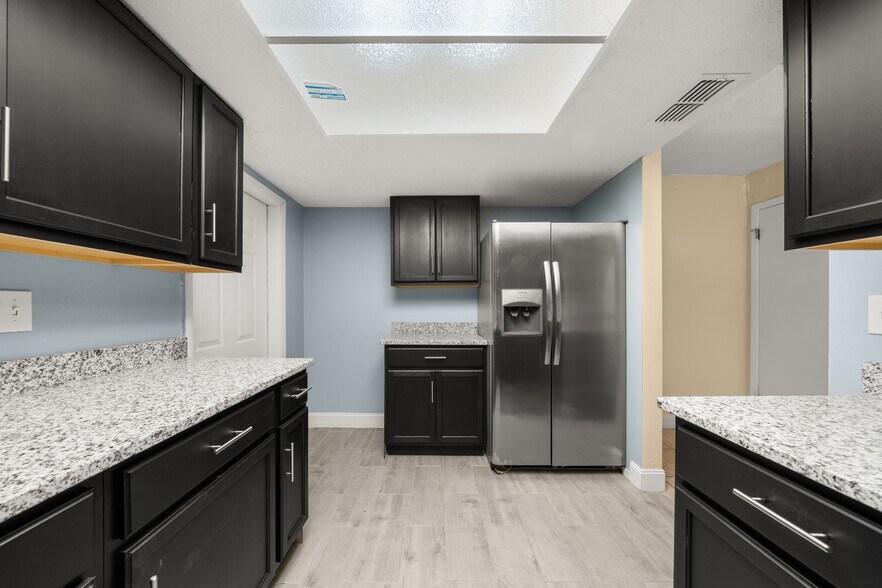 More Photos Of 1000 S Lake Anoka Blvd, Avon Park Multifamily For Sale