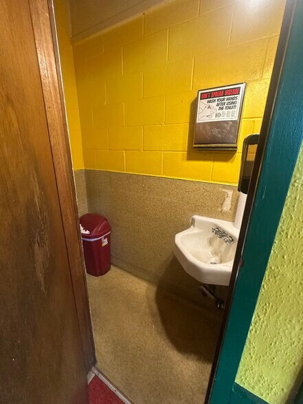 More Photos Of 4690 Franklin Blvd, Eugene Restaurant For Sale