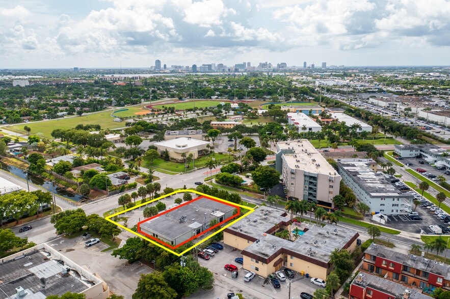 More Photos Of 469 Spencer Dr, West Palm Beach Medical For Lease