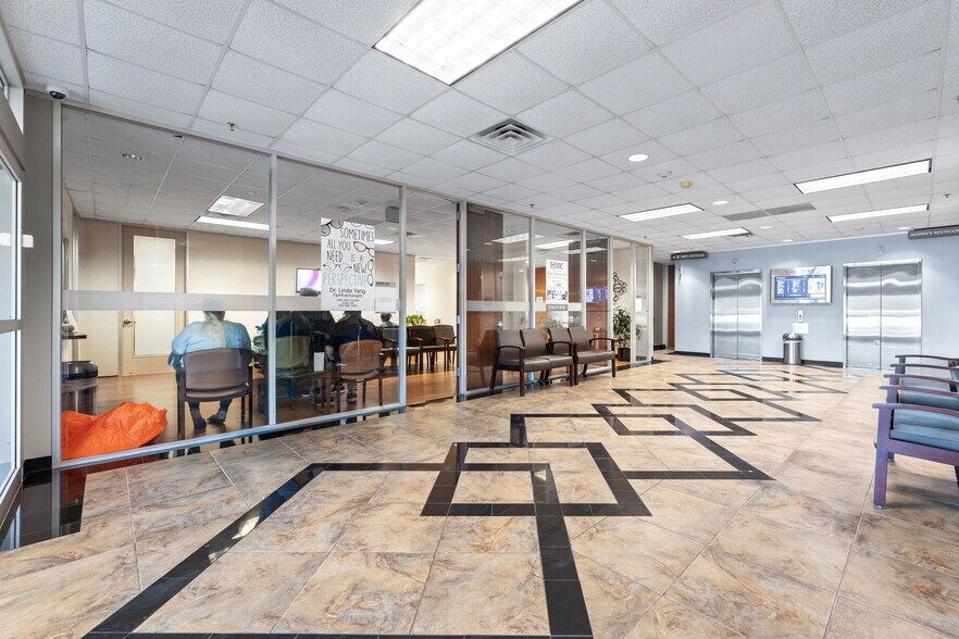 More Photos Of 1429 Tx-6, Sugar Land Medical For Lease