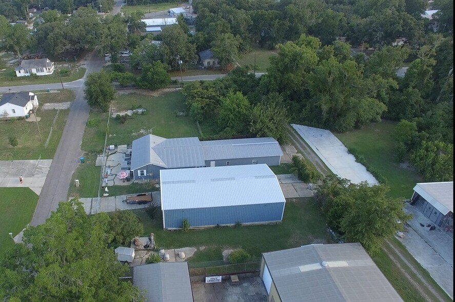 More Photos Of 2713 & 2717 15th Ave, Gulfport Light Distribution For Sale