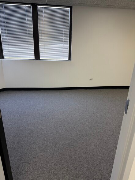 More Photos Of 519 N Cass Ave, Westmont Medical For Lease