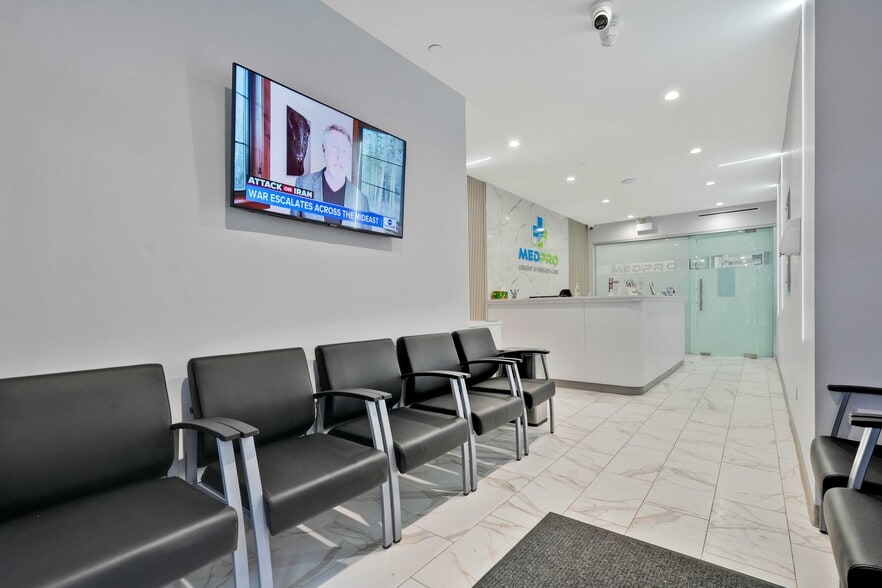More Photos Of 6527 Roosevelt Ave, Woodside Apartments For Lease