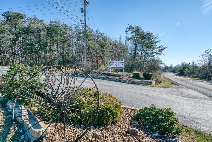 More Photos Of 78 Chestnut Hill Rd, Crossville Freestanding For Sale