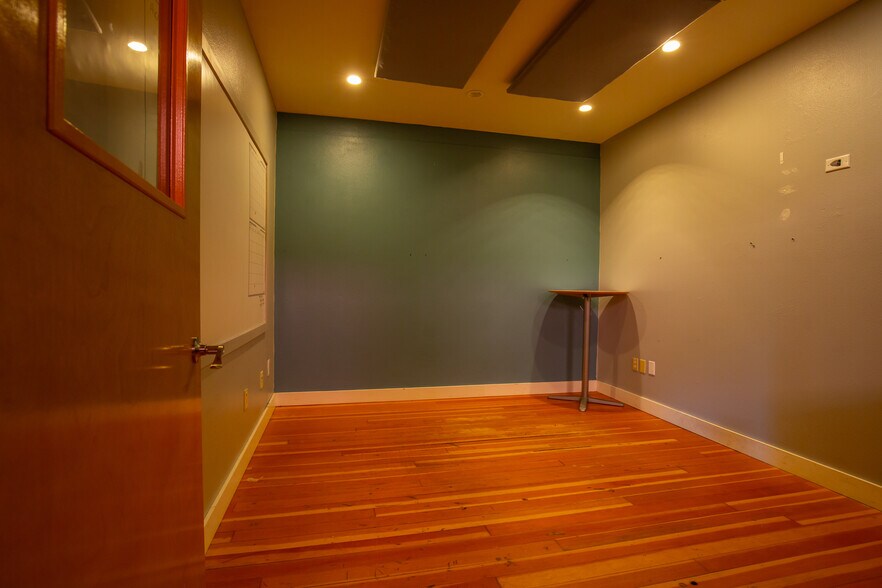 More Photos Of 712 Main St, Oregon City Storefront Retail Office For Lease