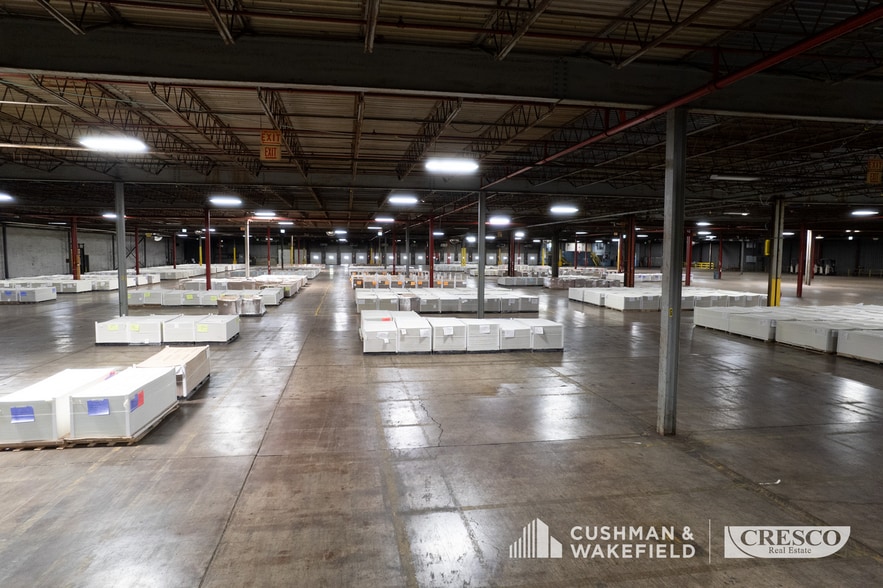 More Photos Of 6800 Center Rd, Ashtabula Warehouse For Lease