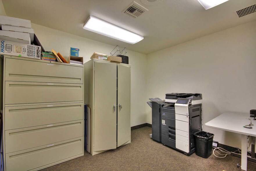 More Photos Of 911-915 Blanco Cir, Salinas Office For Lease