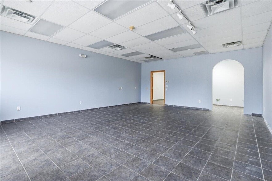 More Photos Of 1505 W Broadway, Council Bluffs Unknown For Lease