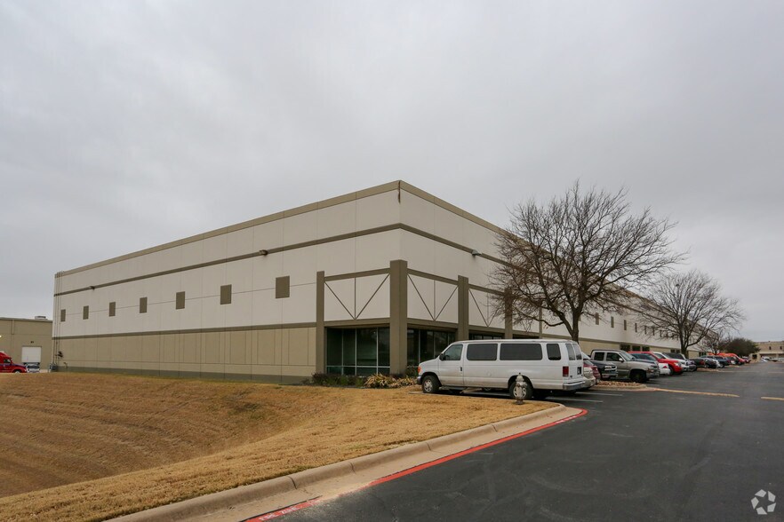 More Photos Of 8291 Springdale Rd, Austin Distribution For Lease