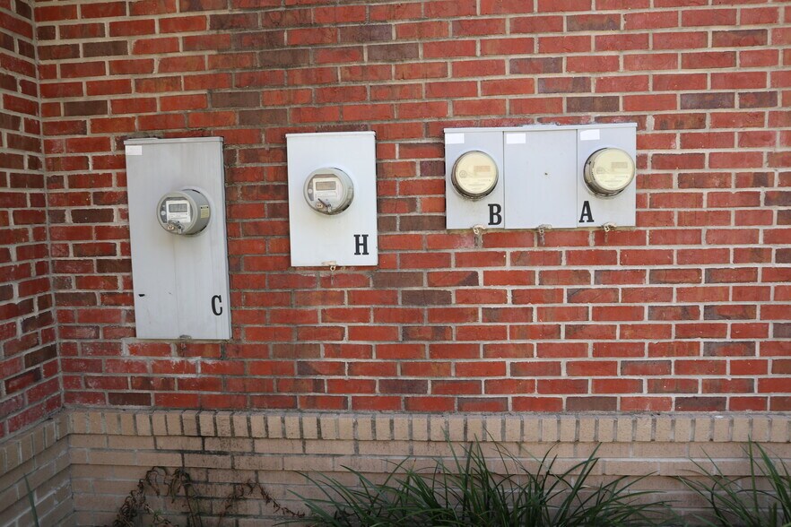 More Photos Of 1974 Commonwealth Ln, Tallahassee Office Residential For Sale