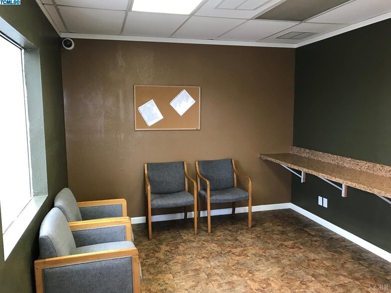 More Photos Of 11280 10 1/2 Ave, Hanford Service For Sale