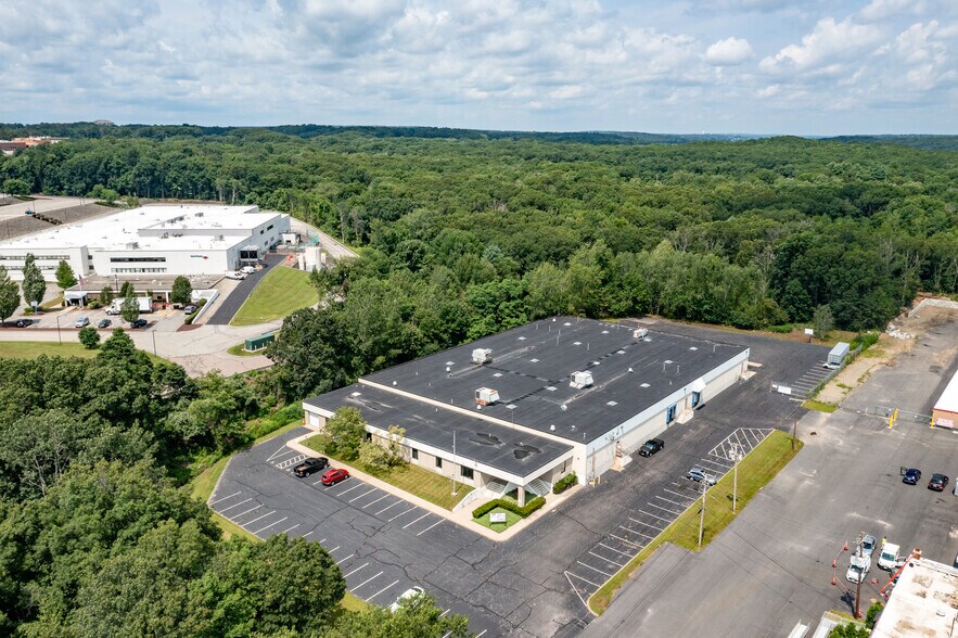 More Photos Of 676 George Washington Hwy, Lincoln Manufacturing For Lease