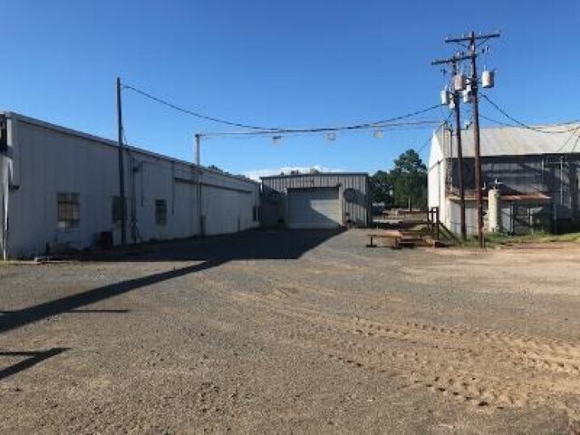 More Photos Of 520 Broadway Ave, Gladewater Industrial For Sale