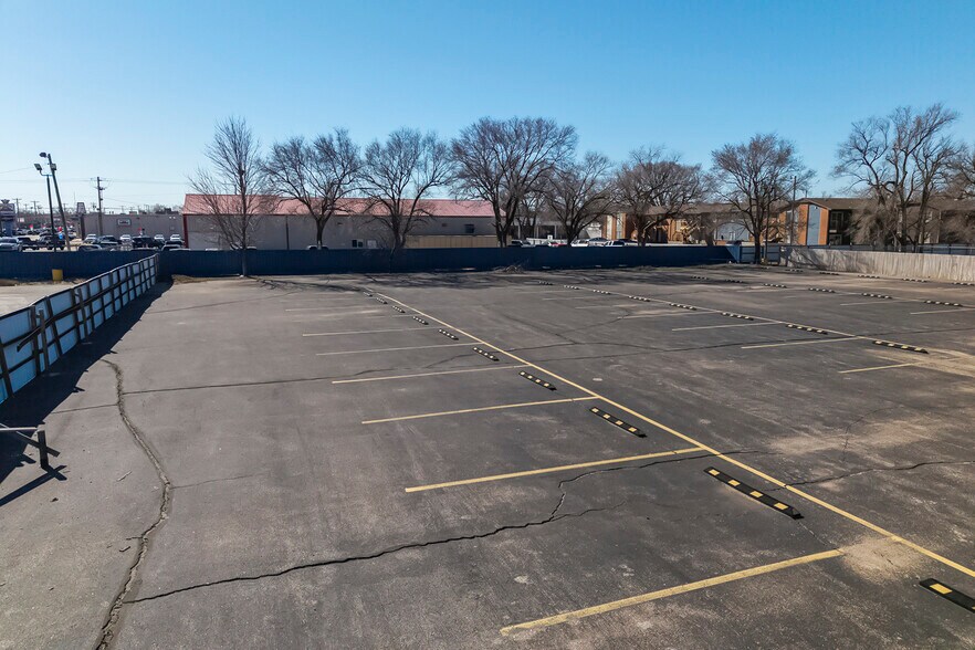 More Photos Of 3101 S Broadway St, Wichita Freestanding For Sale