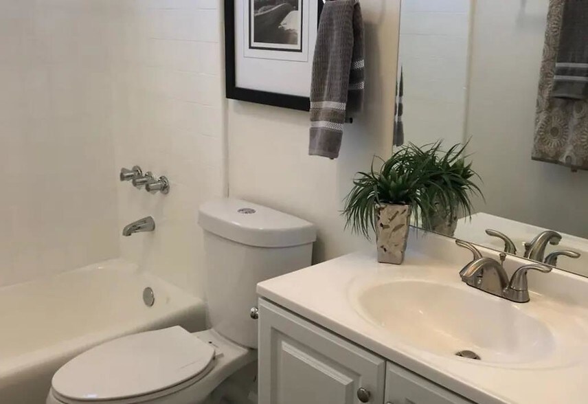 More Photos Of 14420-14432 Valerio St, Van Nuys Apartments For Sale