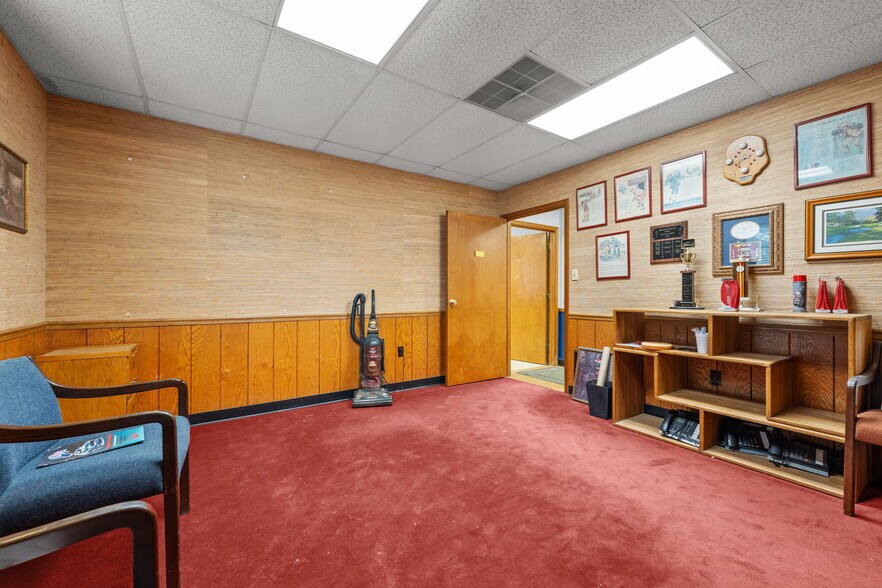 More Photos Of 2245 A Air Park Dr, Burlington Warehouse For Lease