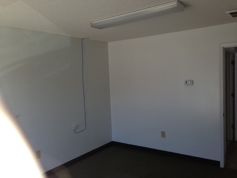 More Photos Of 100 Mill St, Lawrenceville Warehouse For Lease