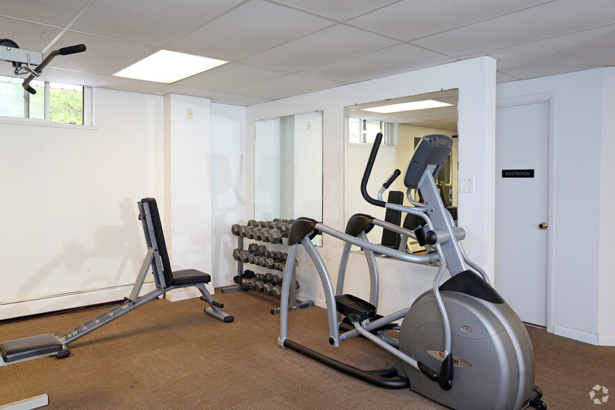 More Photos Of 2040 Lehigh St, Easton Apartments For Lease