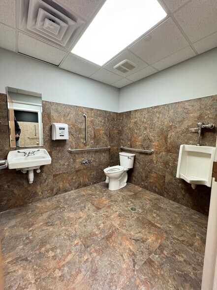 More Photos Of 245 Chestnut St, Meadville Storefront For Lease