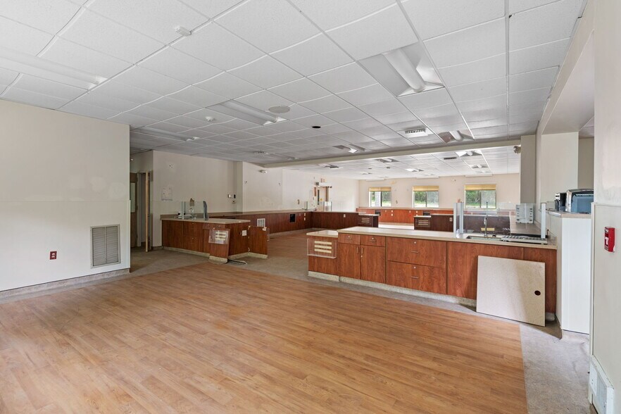 More Photos Of 4 Corwin Ct, Newburgh Medical For Sale