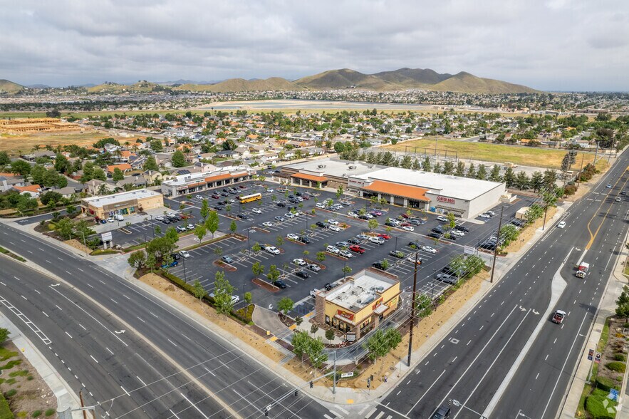 More Photos Of 25904-25906 Newport Rd, Menifee Storefront For Lease