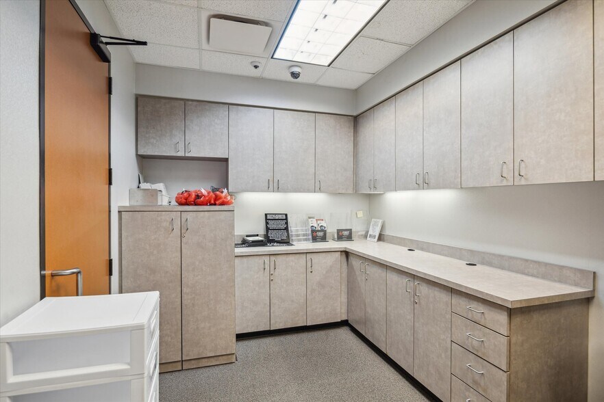 More Photos Of 28850 Tomball Pky, Tomball Bank For Sale
