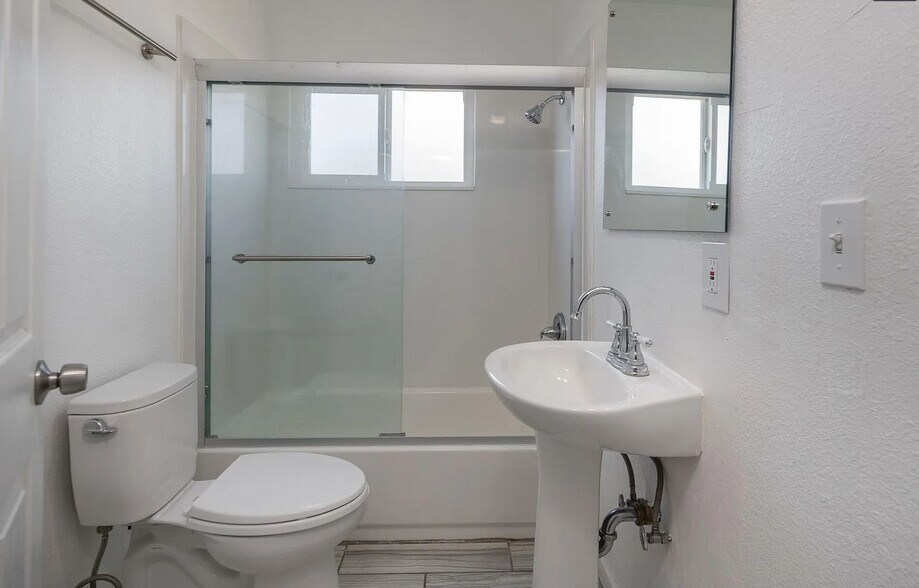 More Photos Of 1535 Julia St, Berkeley Apartments For Sale