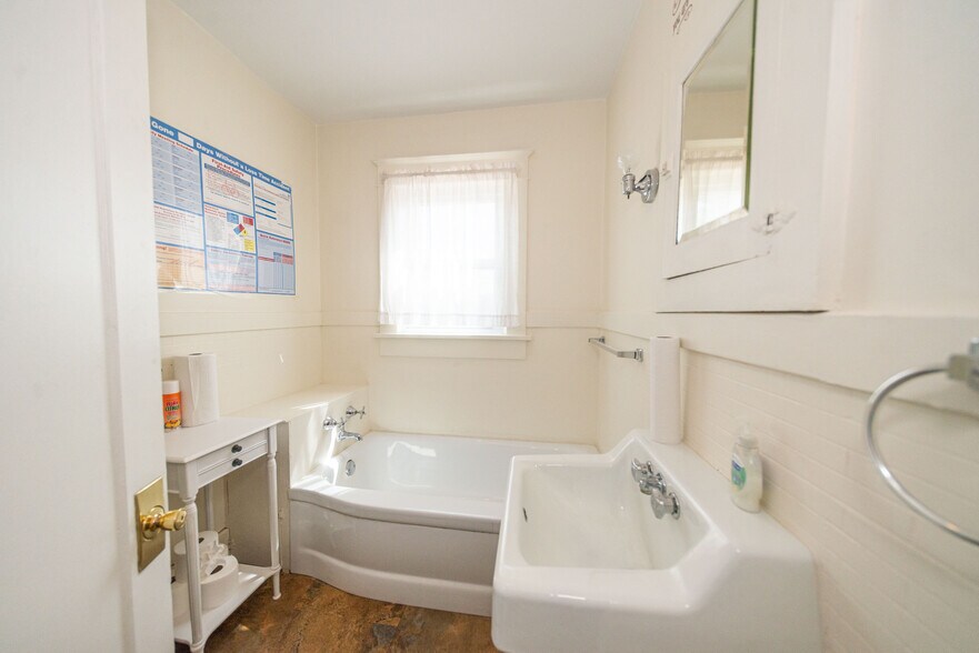 More Photos Of 2003 Broadway St, Mount Vernon Loft Creative Space For Sale