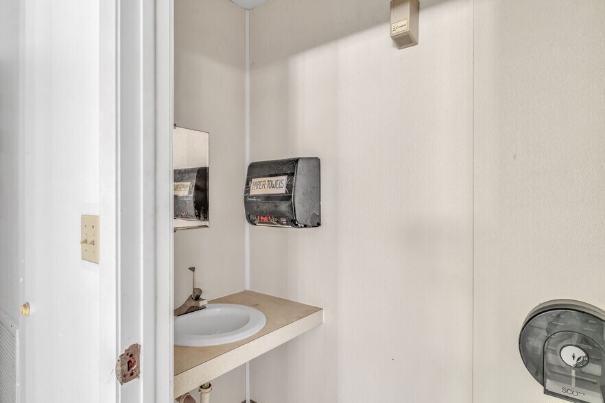 More Photos Of 14 125th Street Gulf, Marathon Office Residential For Sale