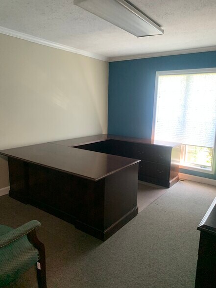 More Photos Of 1031 S Main St, Woodstock Medical For Sale