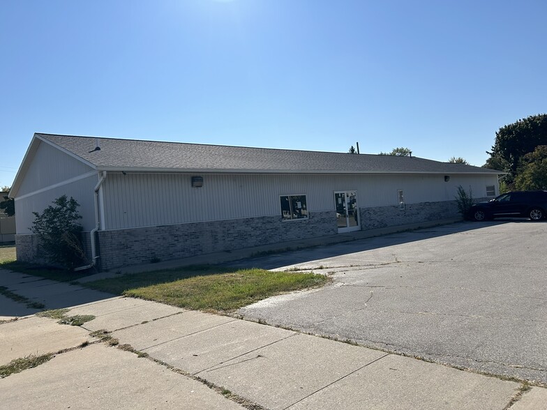 Primary Photo Of 1400 Kosciuszko Ave, Bay City Freestanding For Sale