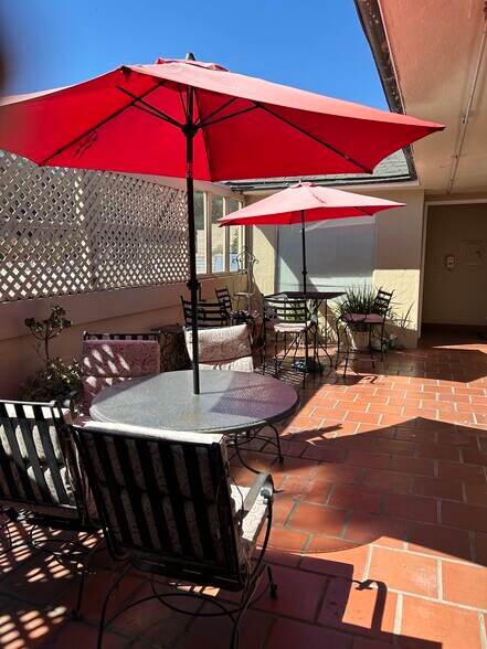 More Photos Of 2051-2063 Mountain Blvd, Oakland Storefront Retail Office For Lease