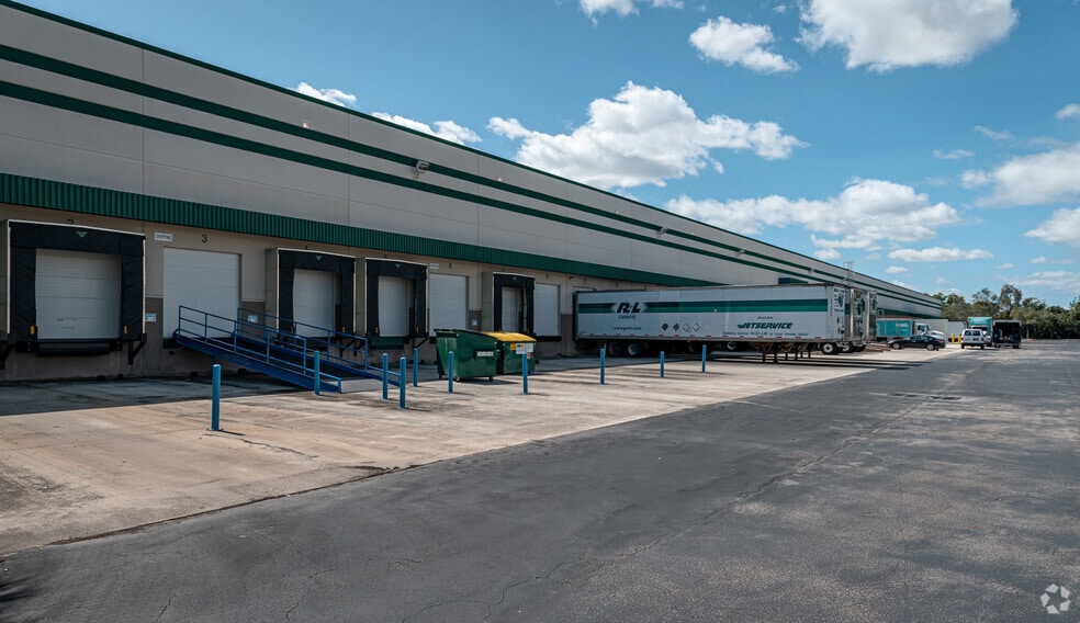 More Photos Of 3951-4049 SW 30th Ave, Fort Lauderdale Warehouse For Lease