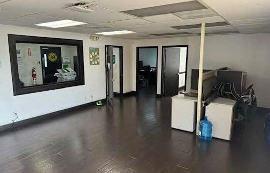 More Photos Of 4410 Pan American Blvd, Laredo Warehouse For Lease