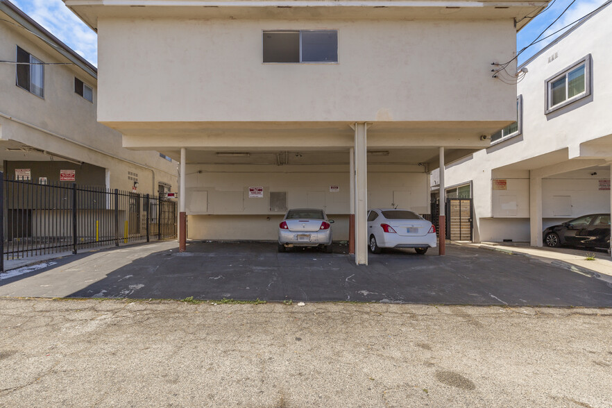 More Photos Of 2016 S Bedford St, Los Angeles Apartments For Sale