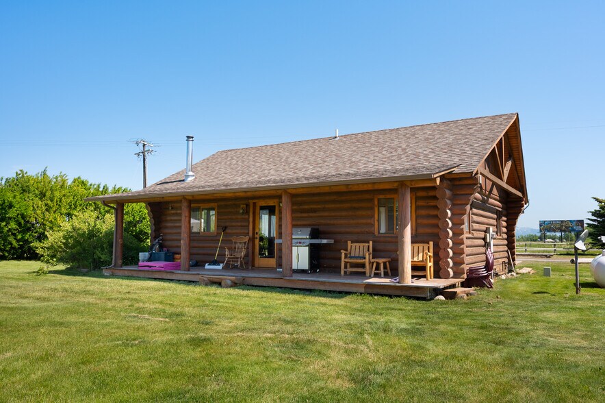 More Photos Of 70 Williams Rd E, Gallatin Gateway Flex For Sale