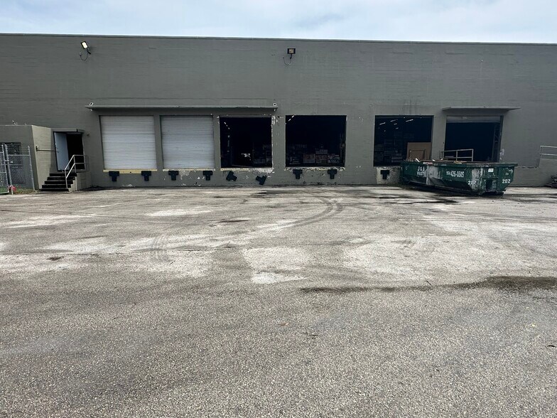 More Photos Of 6701 N Powerline Rd, Fort Lauderdale Warehouse For Lease