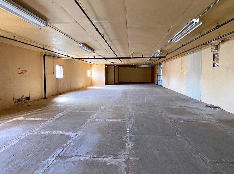 More Photos Of 35R Spencer St, Stoneham Industrial For Lease