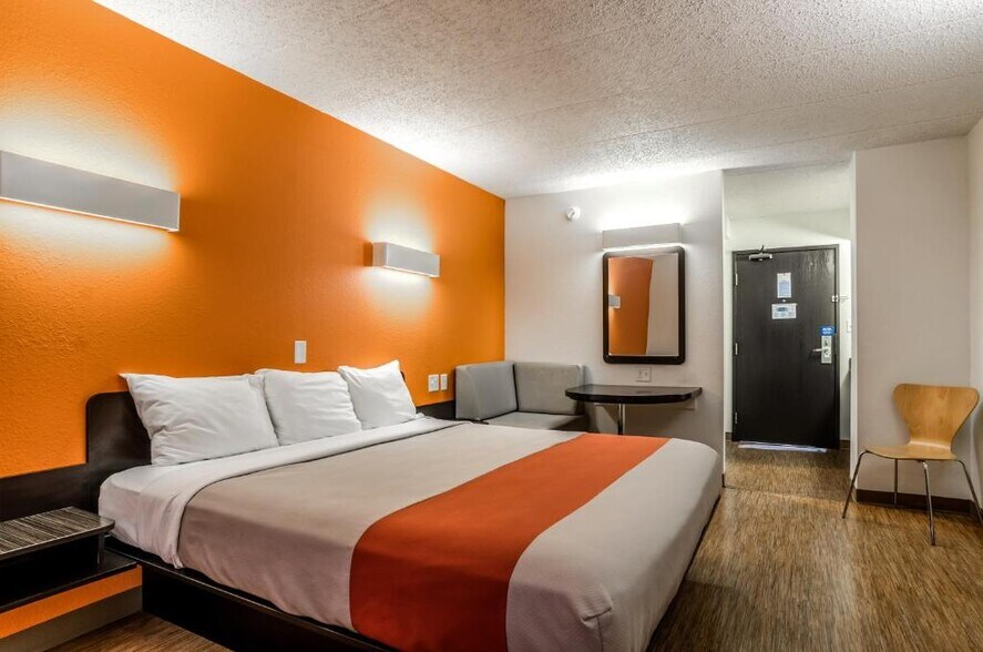 More Photos Of 4817 S Lincoln Ave, York Hotel For Sale