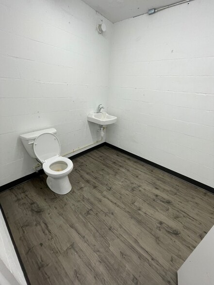 More Photos Of 1714 Dale Mabry Hwy, Lutz Unknown For Lease